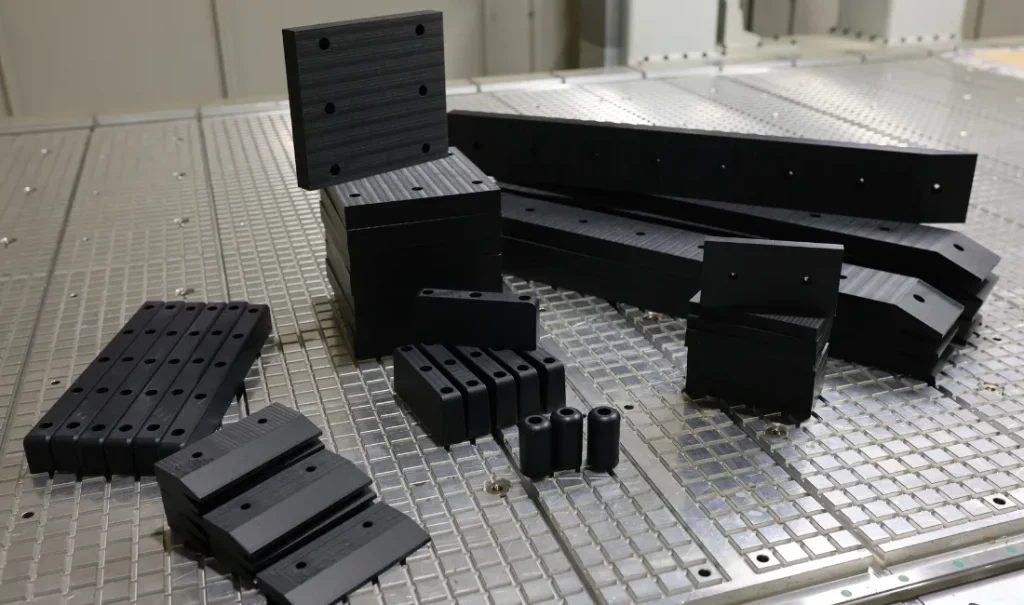 Elementy z tworzyw konstrukcyjnych po frezowaniu CNC