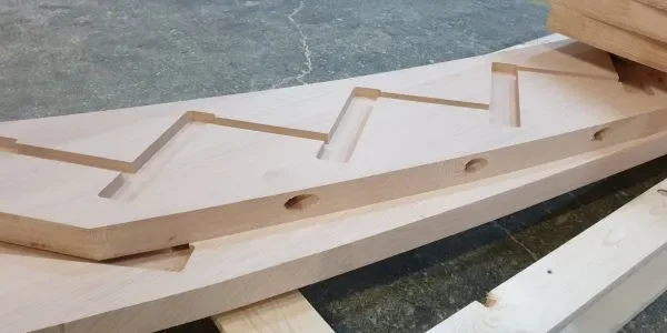 Stopnie, balustrady i konstrukcje frezowane z zachowaniem dokładnych wymiarów.