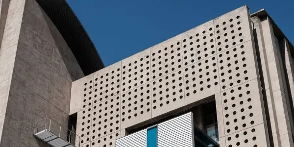 Frezowane płyty do zabudów ściennych, wnękowych i instalacyjnych – gotowe do montażu.